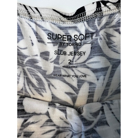 Torrid Super Soft Slub Jersey Floral Print Ruffle Hem Tank Top -‎ Size 2x - Picture 5 of 8